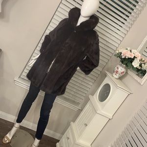Vintage! EXCELLENT Condition
Genuine Mink Fur